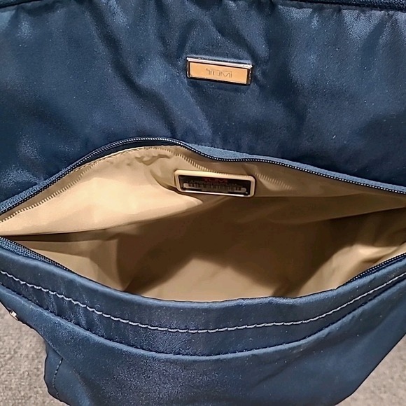 Tumi Rolling Duffel Bag Blue 21" Travel Luggage Suitcase Carry On Nylon‎ Wheels - Picture 11 of 16